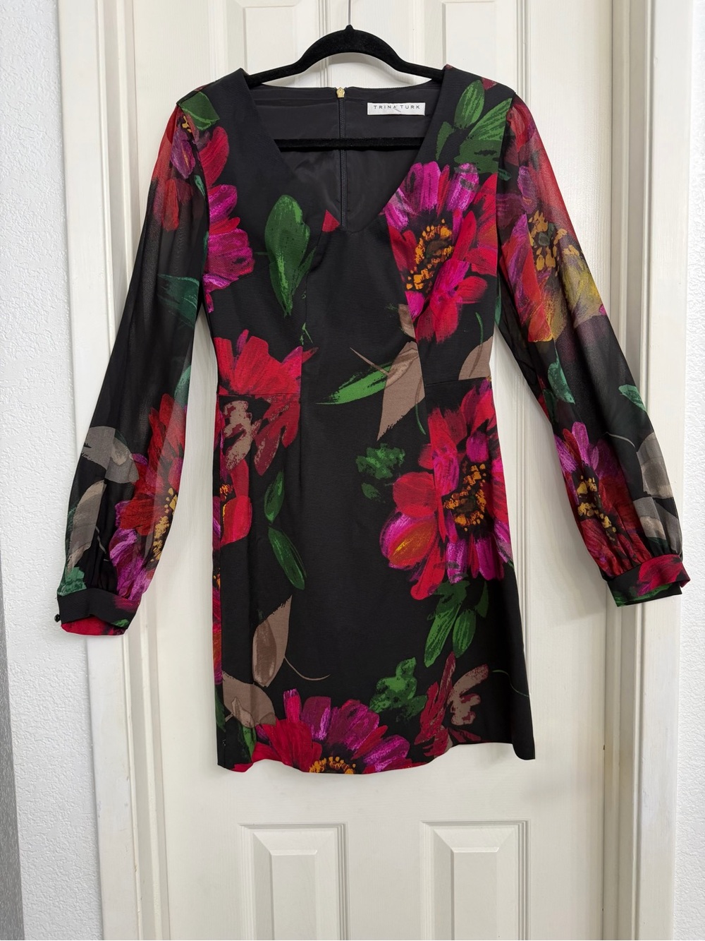 7207 Trina Turk Floral Chiffon Long-Sleeve V-Neck Mini Dress